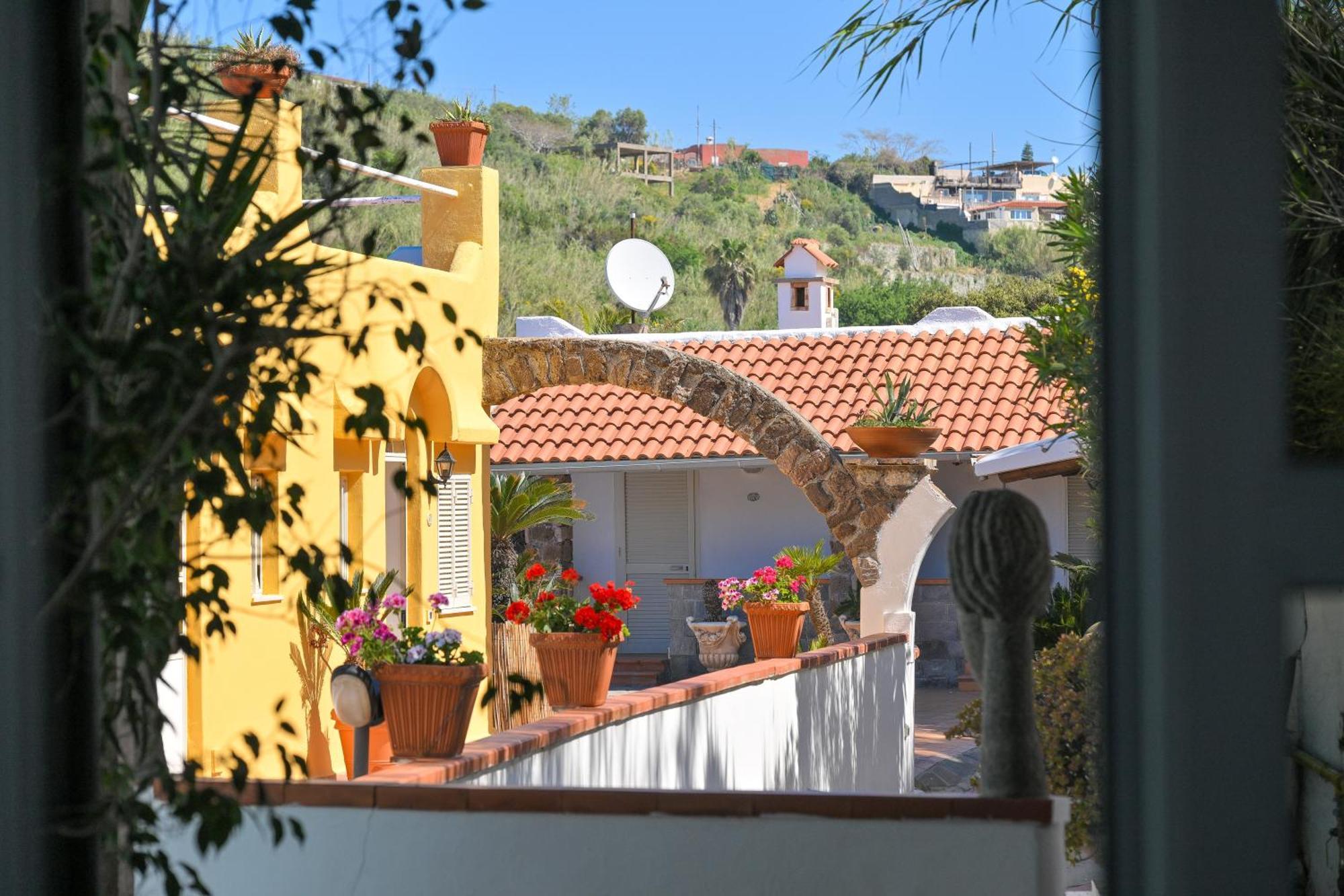 Resort Punto Azzurro Ischia Esterno foto